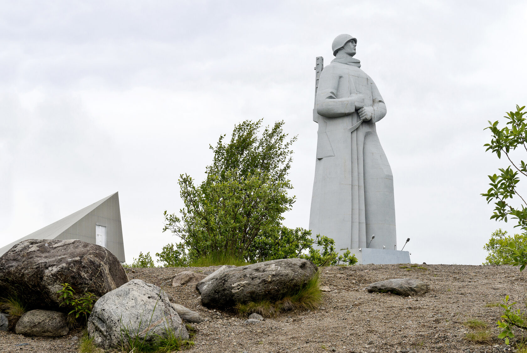 Фото памятника алеши